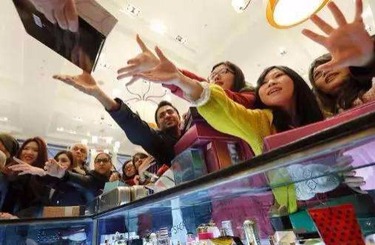 激情八月天中国人依然爱赴日旅游 消费已由爆买转向网购